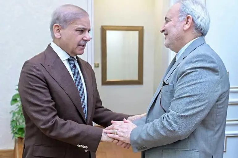 Pakistan Başbakanı Şerif, İranlı Büyükelçi Moghadam’ı kabul etti
