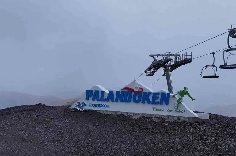 Palandöken’de kar yağışı etkili oluyor
