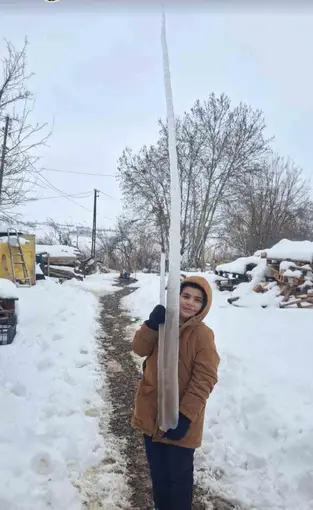 Palu’daki buz sarkıtları görenleri şaşırttı
