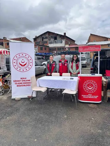 Panayırda vatandaşlara KADES ve şiddetle mücadele anlatıldı
