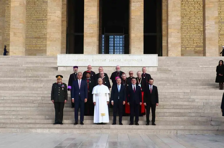 Papa 14. Leo’nun Türkiye’deki ilk durağı Anıtkabir oldu
