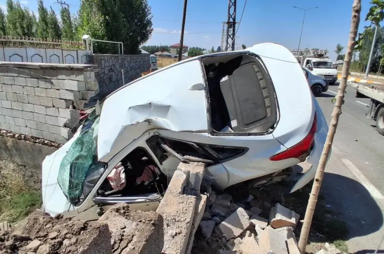 Patnos’ta trafik kazası: 1’i çocuk 4 yaralı
