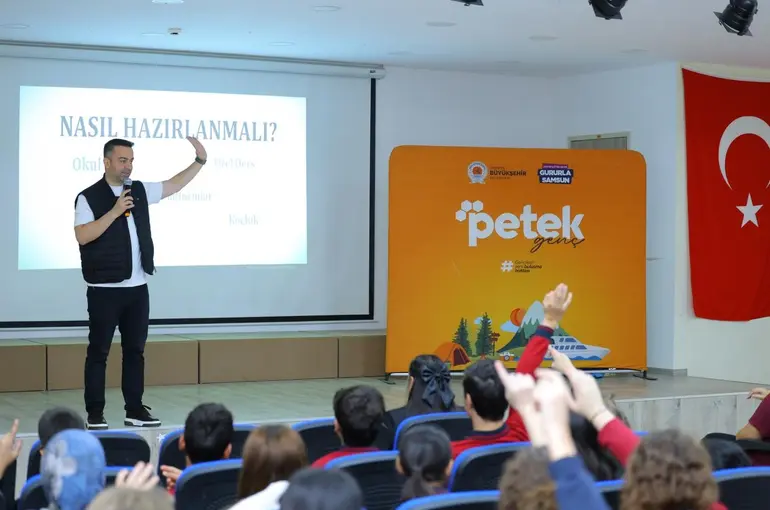 Petek Genç, 447 okulda öğrencilere ulaşacak
