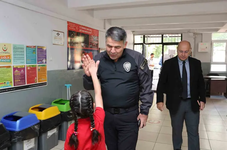 Polis öğrencilerle buluştu

