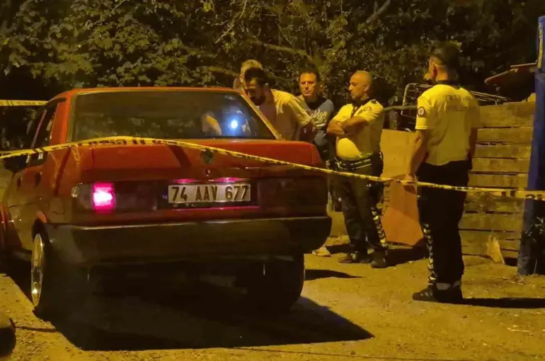Polisten kaçan ehliyetsiz sürücü akrabasına çarptı: 2 yaralı
