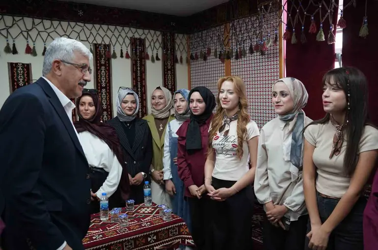 Prof. Dr. Hasari Çelebi, Kahtalı gençlerle buluştu
