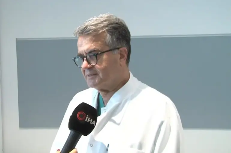 Prof. Dr. Selim Sarı: "Safradaki taş küçüldükçe ameliyat kaçınılmaz oluyor"
