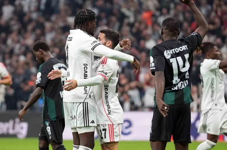 Rafa Silva gollerine devam ediyor
