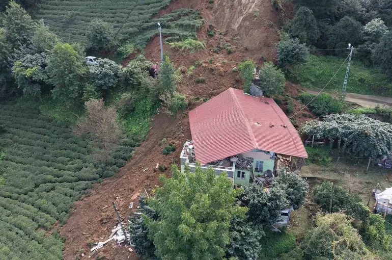 Rize’de şiddetli yağış ve heyelanın bilançosu netleşiyor
