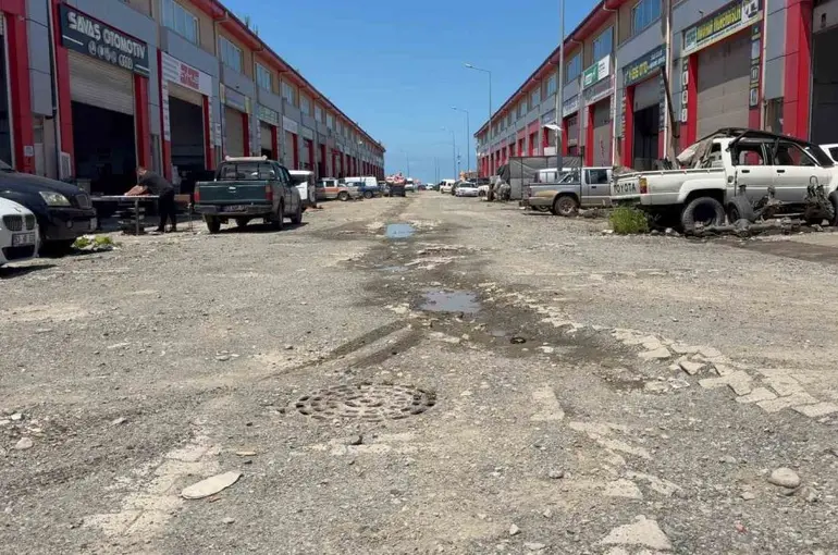 Rize’de su hattı çalışması sanayi esnafını mağdur etti
