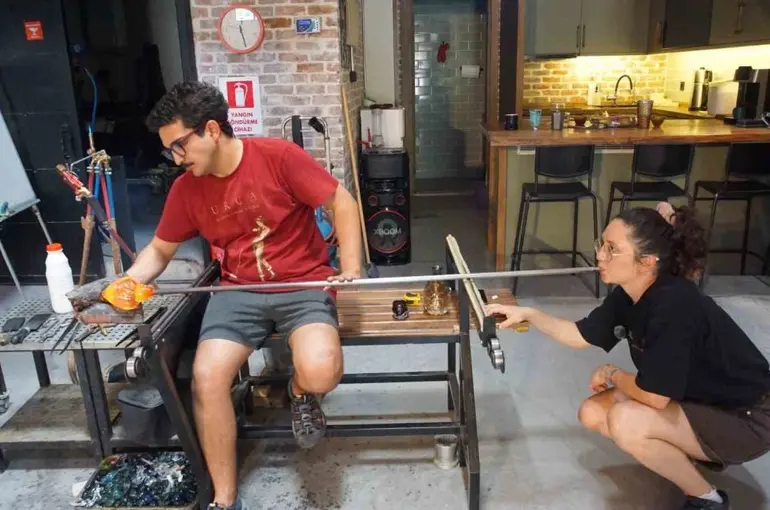 Roma yöntemiyle bin 190 derecelik cam sanatı
