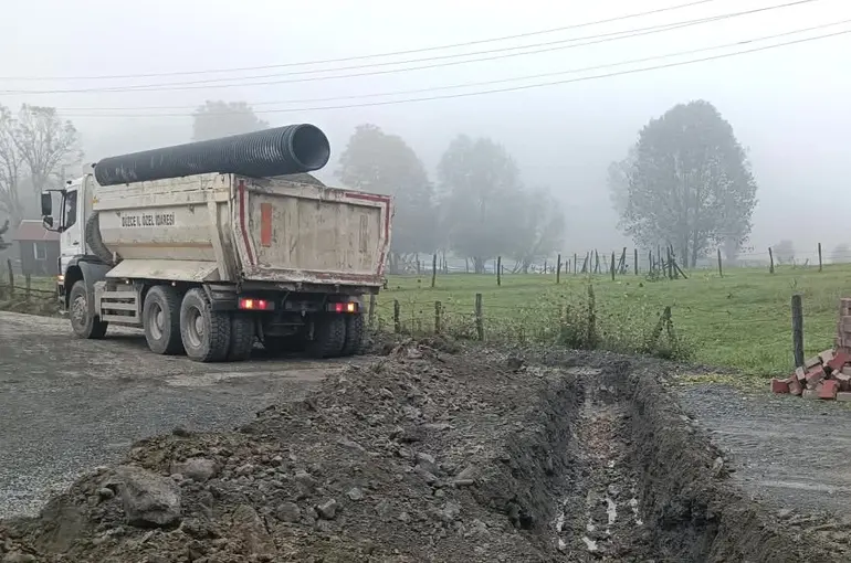 Saçmalıpınar köyünde yol altyapısı güçlendirildi
