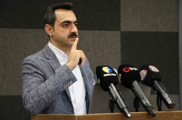 Sağlıkta yapay zeka tehdidi, " Algoritmalara bakarak ilaç kullanmayın"
