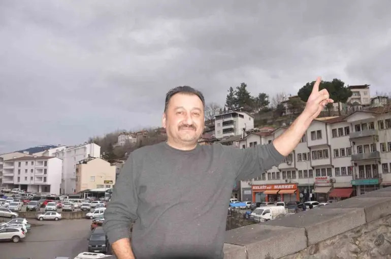 Şahin’in havadaki güvercin avı
