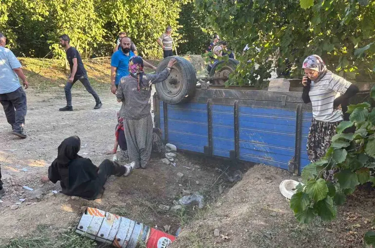Sakarya’da fındık işçilerini taşıyan traktör devrildi: 18 yaralı
