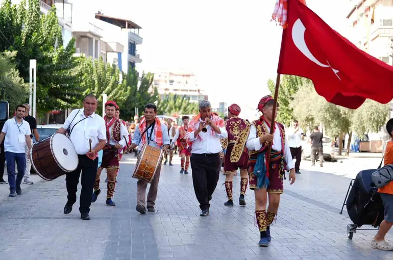 Salihli’de yaşayan Selendililer Keşkek ve Cirit Şenliği’nde buluştu
