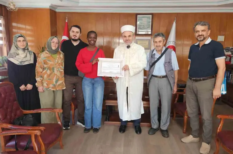 Samsun’a gelin olan Kenyalı ‘Kosgei’ Müslüman oldu, ’Sıla’ ismini aldı
