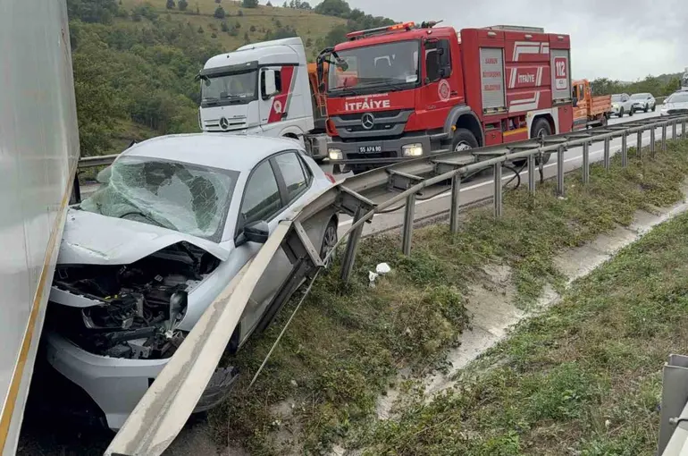 Samsun’da otomobil tırla çarpıştı: 2 yaralı
