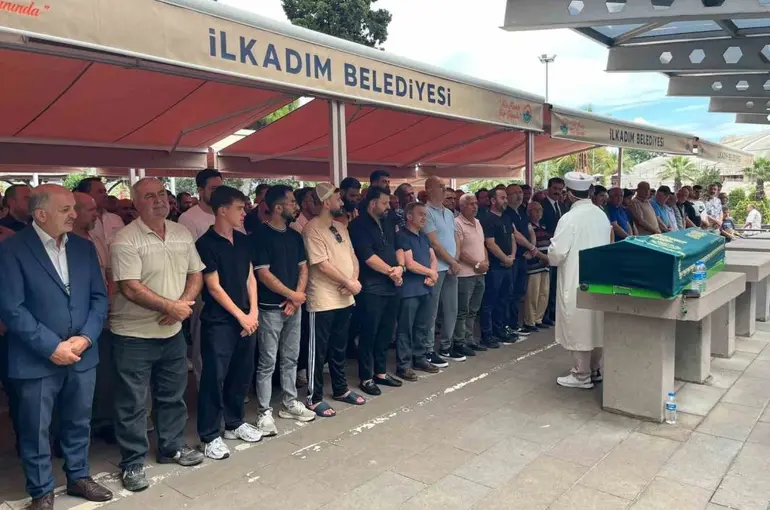 Samsun’un "Çaydanlıkçı Zeki"si son yolculuğuna uğurlandı
