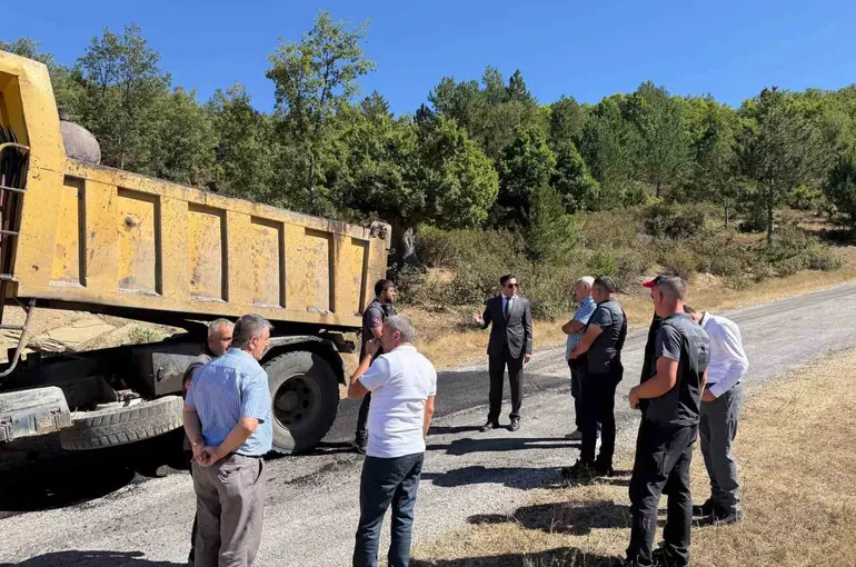 Şaphane’de Değirmendere köyü yolunda bakım ve onarım çalışması
