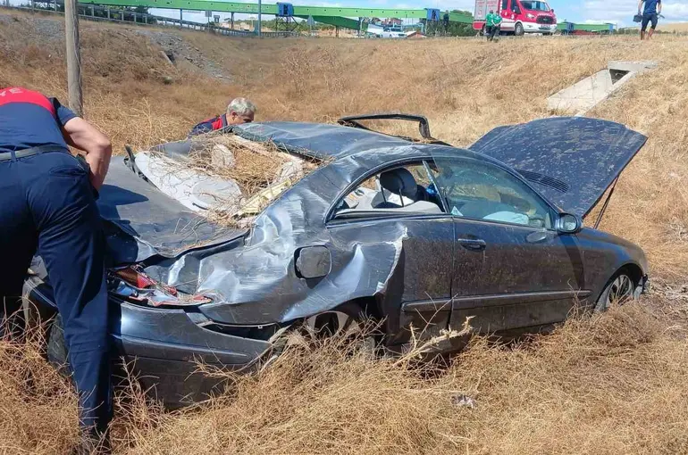 Şarampole uçan otomobilin sürücüsü yaralandı
