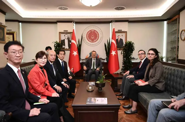 Savunma Sanayii Başkanı Görgün, Japon heyeti ile savunma sanayii alanında geliştirilebilecek iş birliği imkanlarını görüştü
