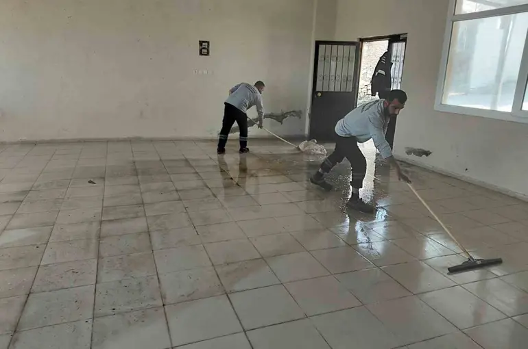 Şehzadeler Belediyesinden kamu binalarına bakım çalışması
