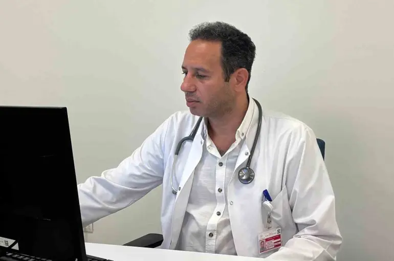 Şekerli yiyecekler ve çiçekli kıyafetler arı sokması riskini artıyor
