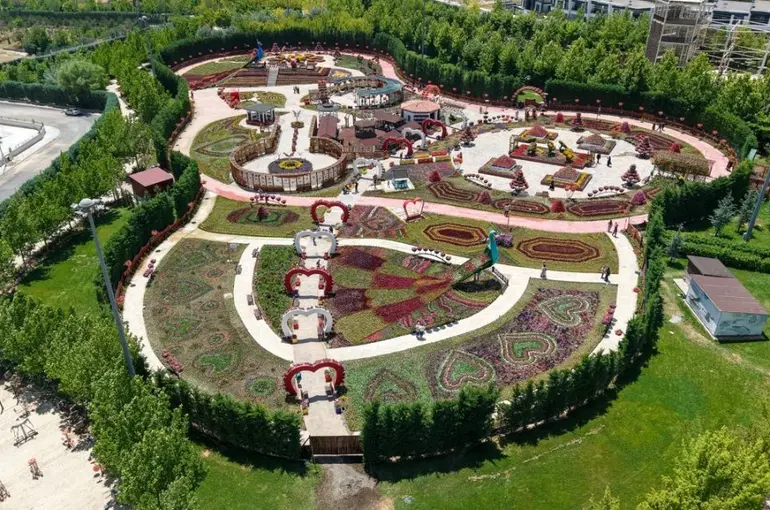 Selçuklu Çiçek Bahçesi kapılarını ziyaretçilerine açtı
