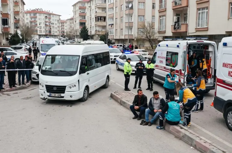 Selçuklu'da Rehabilitasyon Merkezinin Servis Aracı Kaza Yaptı: 8 Yaralı