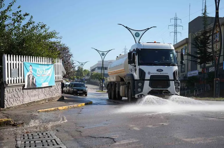 Serdar Mahallesi’nde köşe bucak temizlik

