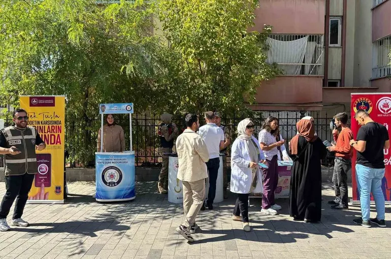 Siirt’te şiddet ve bağımlılıkla mücadele etkinliği düzenlendi
