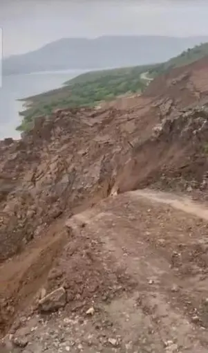 Siirt’te toprak kayması köylüleri tedirgin ediyor

