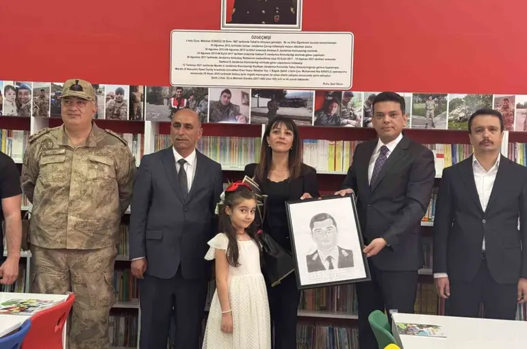 Silah arkadaşları Şehit Astsubay Mehmet Gündüz’ün adını kütüphanede yaşatıyor
