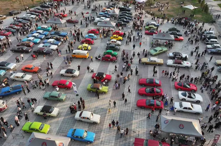 Sincan Park’ta klasik otomobil rüzgarı
