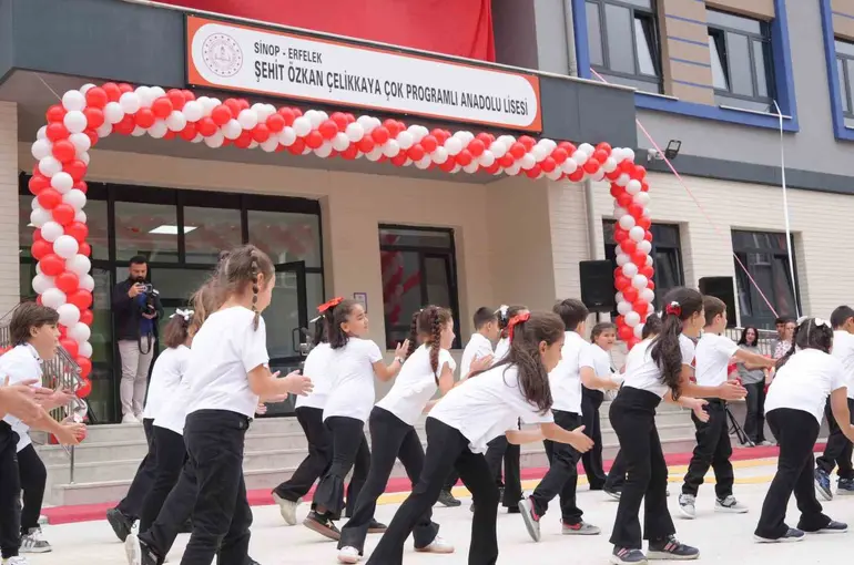 Sinop’ta 16 derslikli modern lise hizmete açıldı
