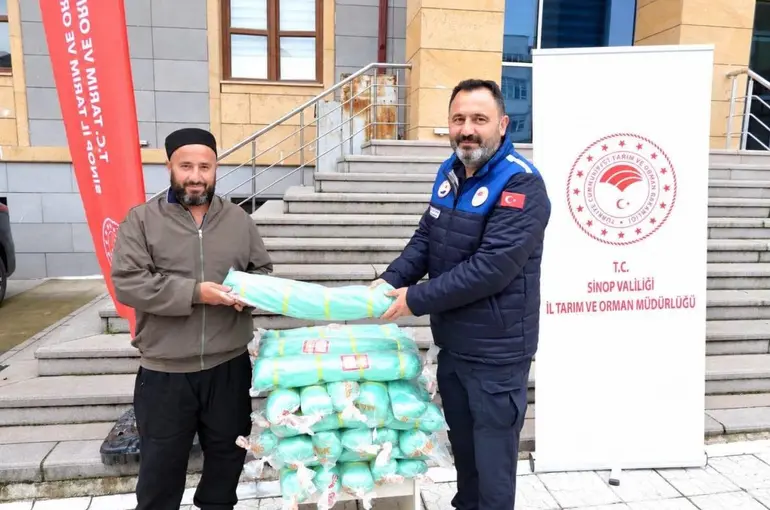 Sinop’ta geleneksel balıkçılara malzeme desteği
