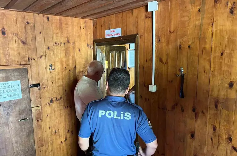 Sinop’ta tarihi camide şüpheli olay: Elektrik hattı kesildi, imam odasının kapısı zorlandı
