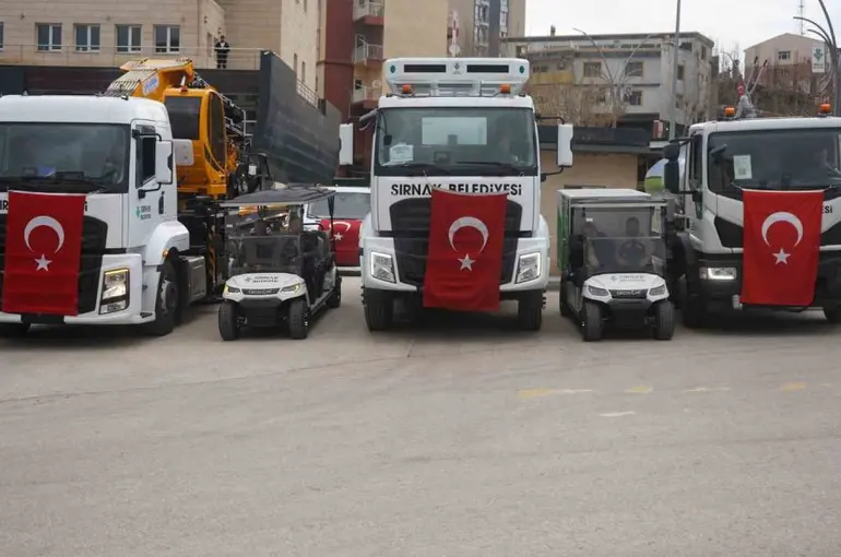 Şırnak Belediyesi araç filosunu büyütüyor: 6 yeni araç hizmete alındı
