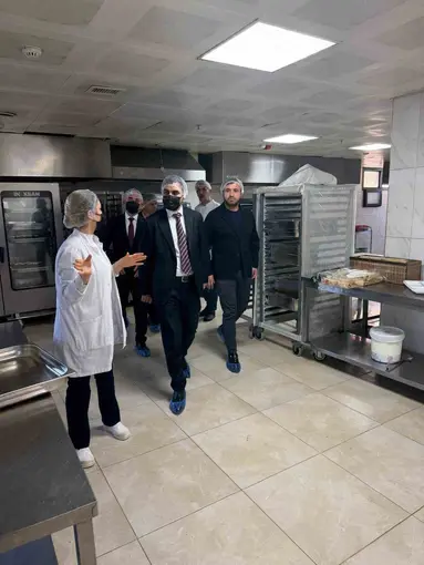 Şırnak’ta 3 bin aileye umut olan hizmet: Yemek üretim süreci yerinde incelendi
