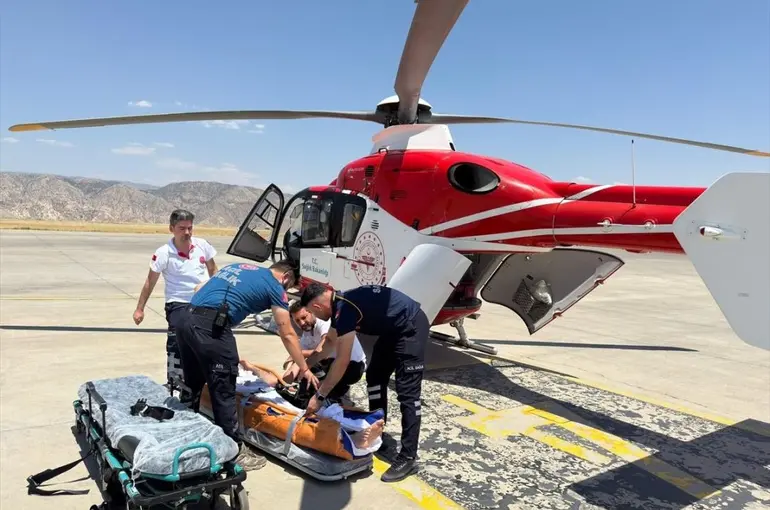 Şırnak’ta ambulans helikopter yaralı şahıs için havalandı
