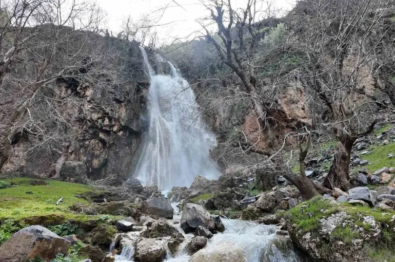 Şırnak’ta baharla birlikte şelaleler coştu
