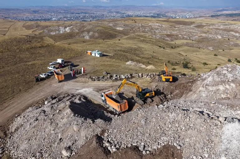 Sivas Belediyesi yeni taş ocağı açıldı, ilk sevkiyat gerçekleştirildi
