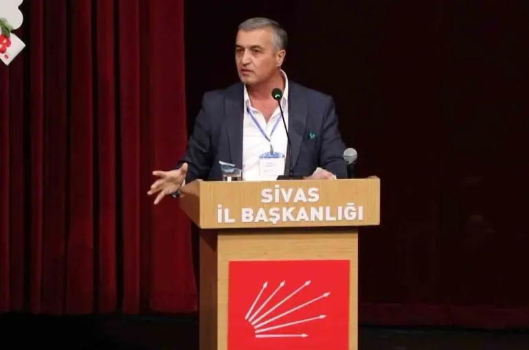 Sivas CHP İl Kongresi’nde "etek" krizi
