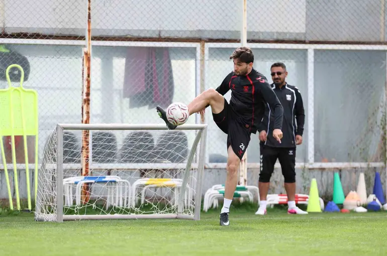 Sivasspor günü çift idmanla tamamladı
