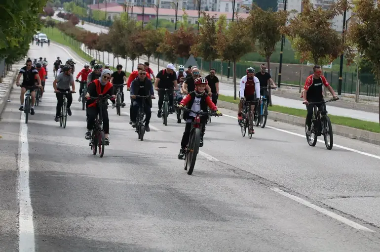 Sivas’ta bisiklet severler pedal çevirdi
