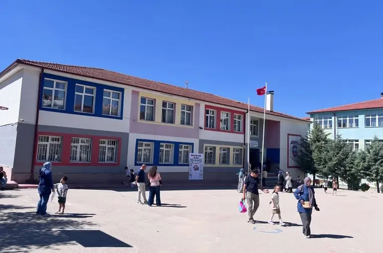 Sivrihisar’da miniklerin okul heyecanı başladı
