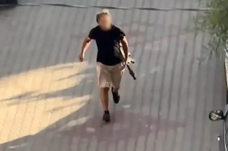 Sokak ortasında pompalı tüfekle dehşet saçan şahıs yakalandı
