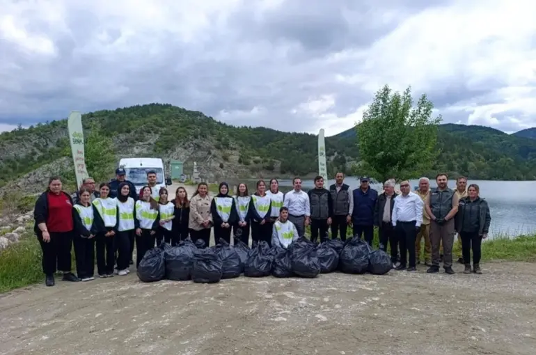 Süzmen Gölet’inde poşet poşet çöp toplandı
