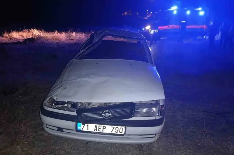 Takla atan otomobil hurdaya döndü: Yolcu öldü, sürücü tutuklandı
